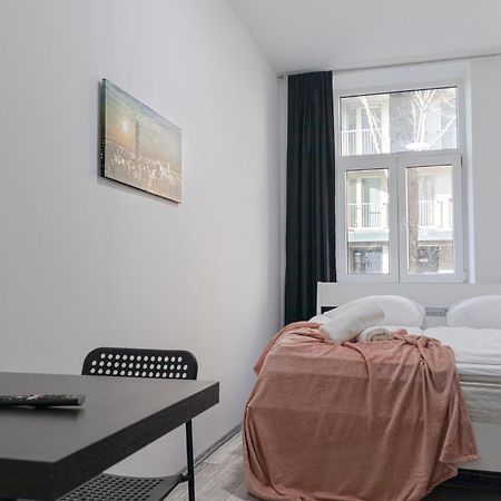 Affordable 5-Br Shared Apartment / Enkplatz U3 Getaway Виена Екстериор снимка
