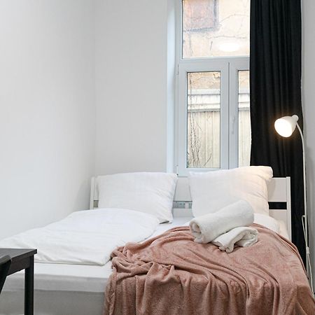 Affordable 5-Br Shared Apartment / Enkplatz U3 Getaway Виена Екстериор снимка