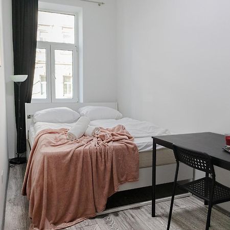 Affordable 5-Br Shared Apartment / Enkplatz U3 Getaway Виена Екстериор снимка