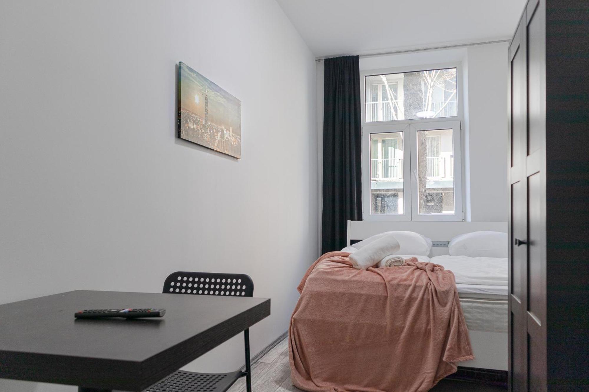 Affordable 5-Br Shared Apartment / Enkplatz U3 Getaway Виена Екстериор снимка