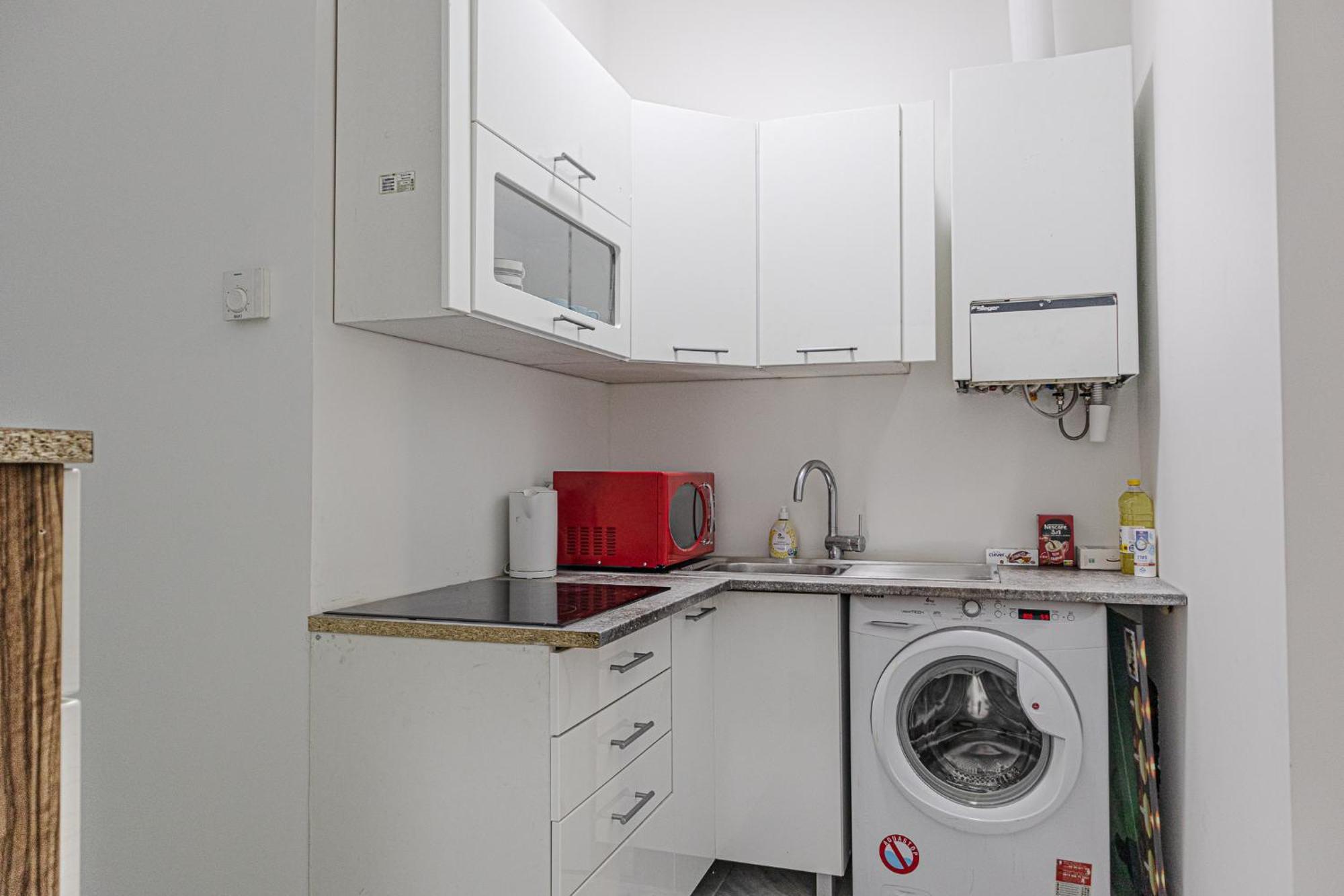 Affordable 5-Br Shared Apartment / Enkplatz U3 Getaway Виена Екстериор снимка