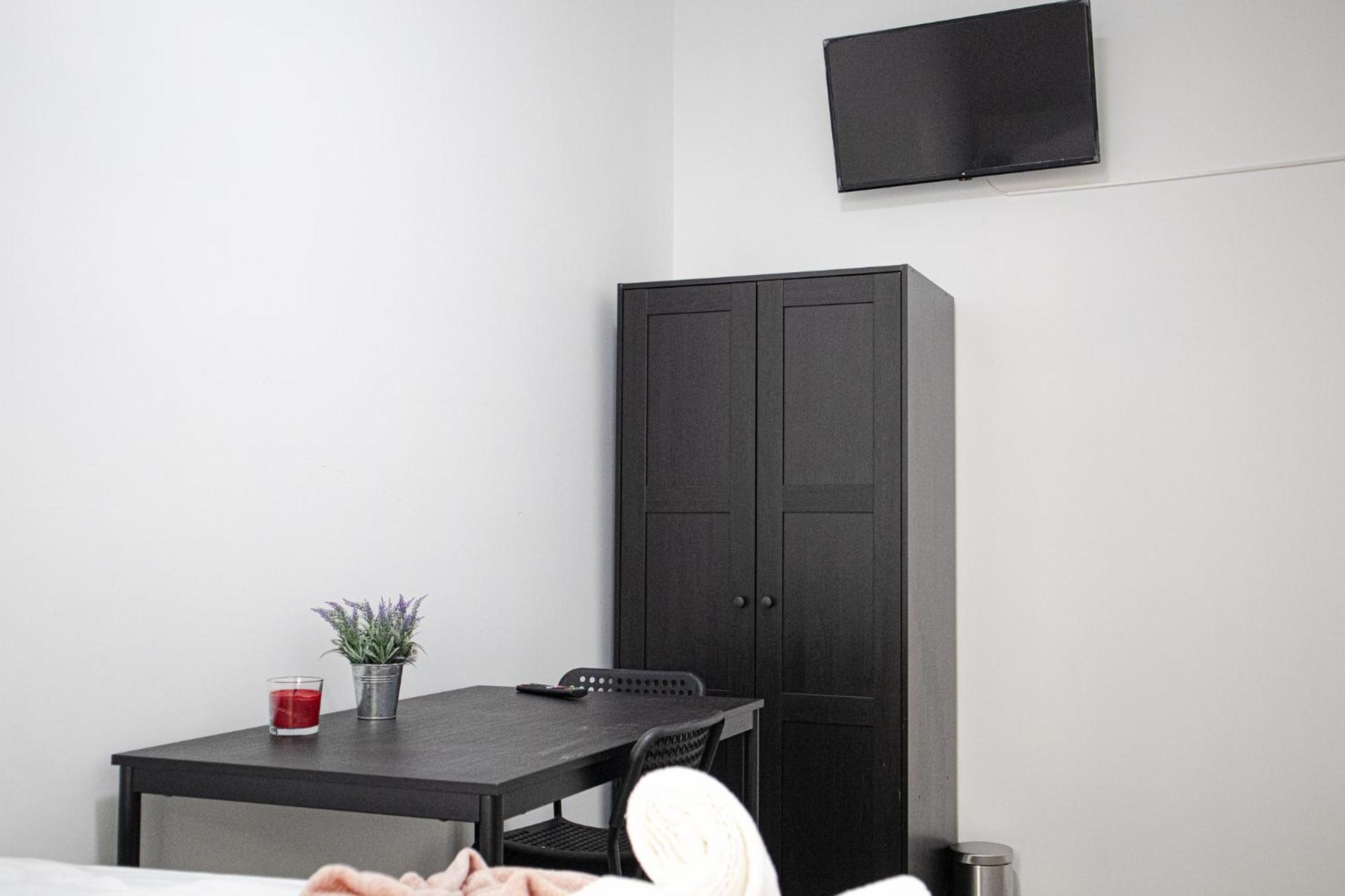 Affordable 5-Br Shared Apartment / Enkplatz U3 Getaway Виена Екстериор снимка