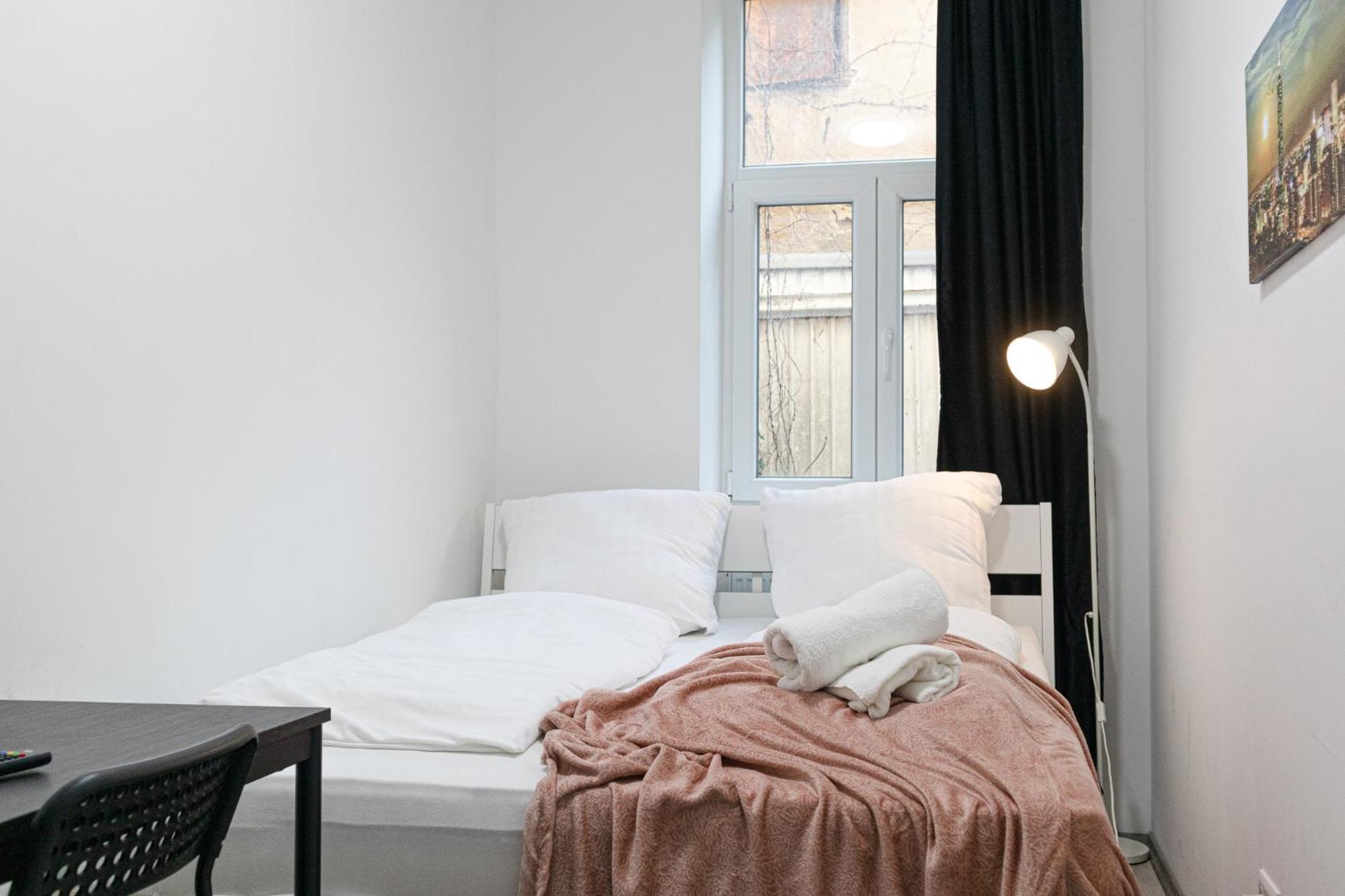 Affordable 5-Br Shared Apartment / Enkplatz U3 Getaway Виена Екстериор снимка
