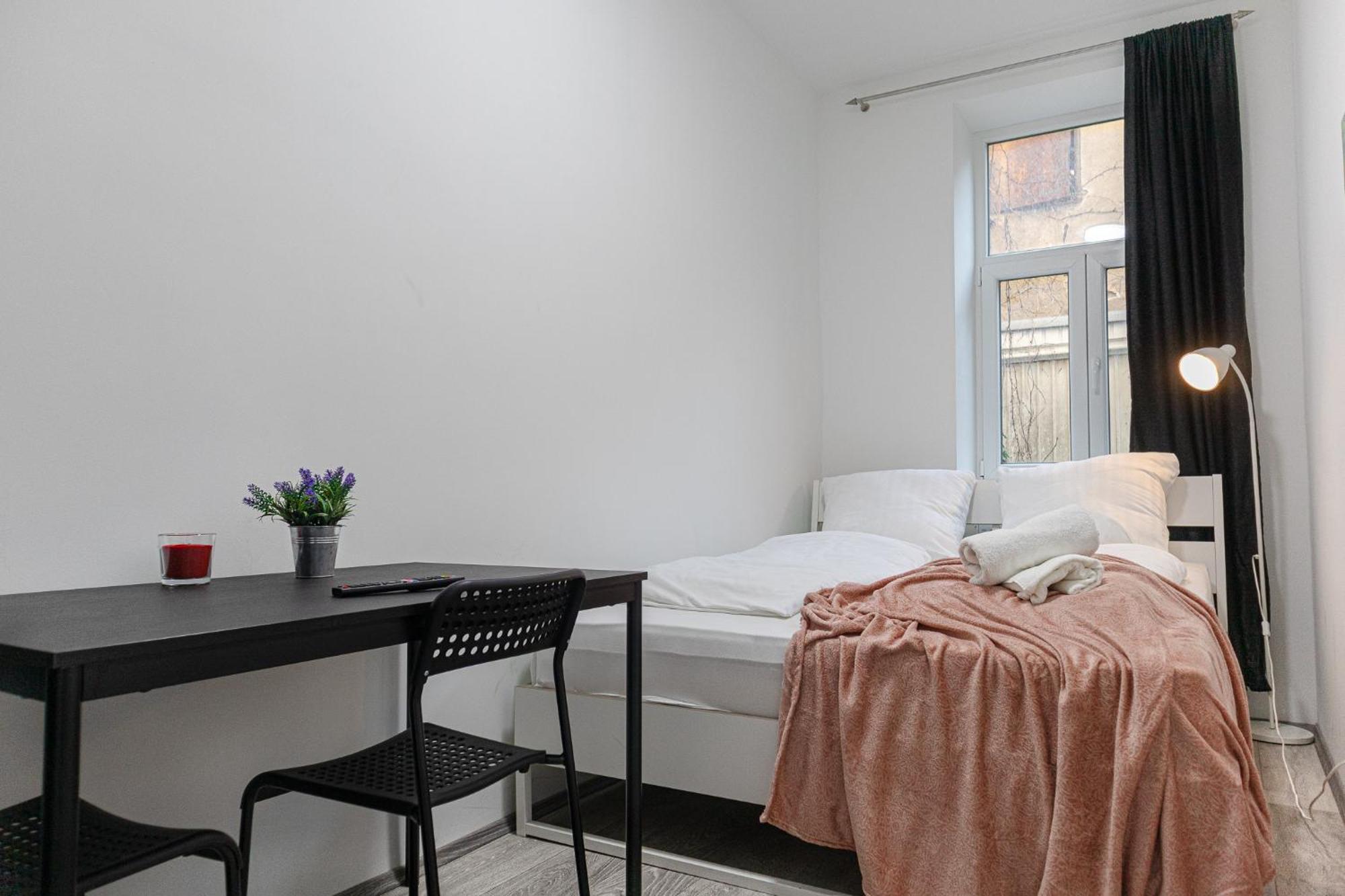 Affordable 5-Br Shared Apartment / Enkplatz U3 Getaway Виена Екстериор снимка