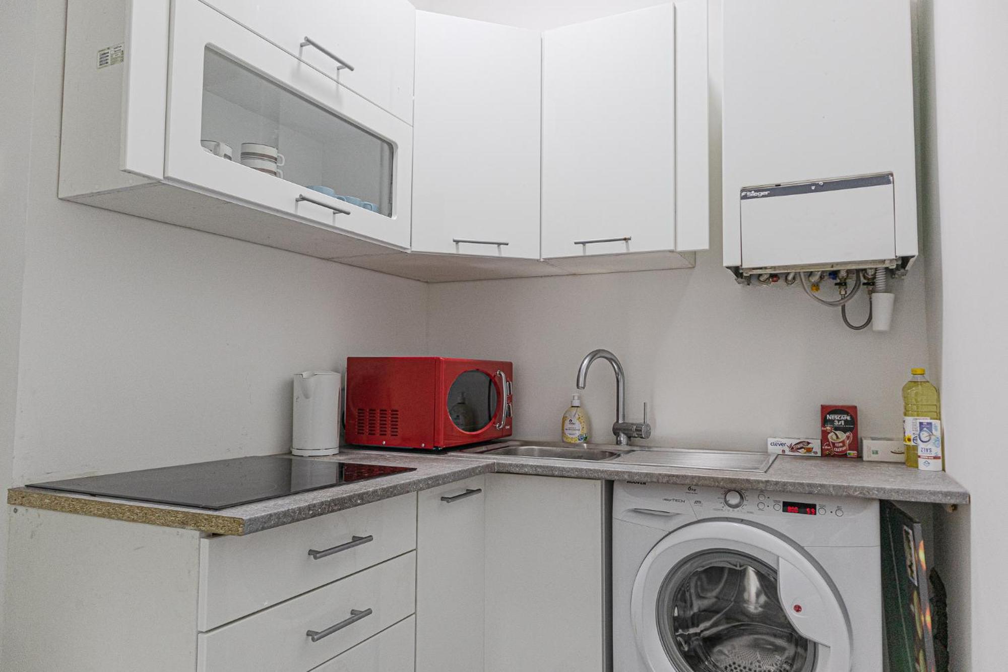 Affordable 5-Br Shared Apartment / Enkplatz U3 Getaway Виена Екстериор снимка